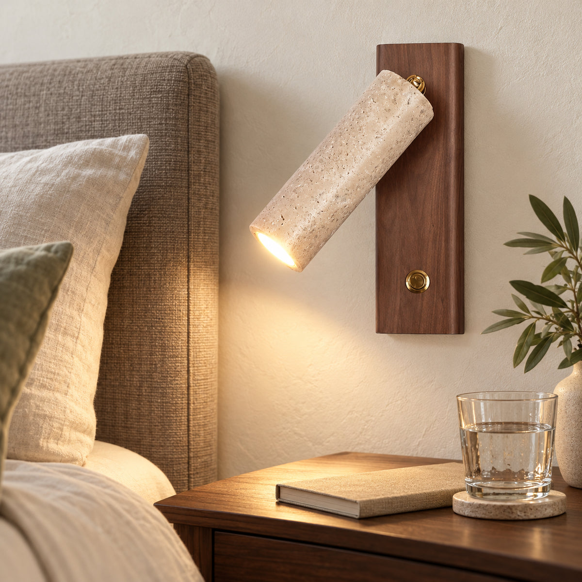 Applique murale bois et pierre finition noyer dans une chambre
