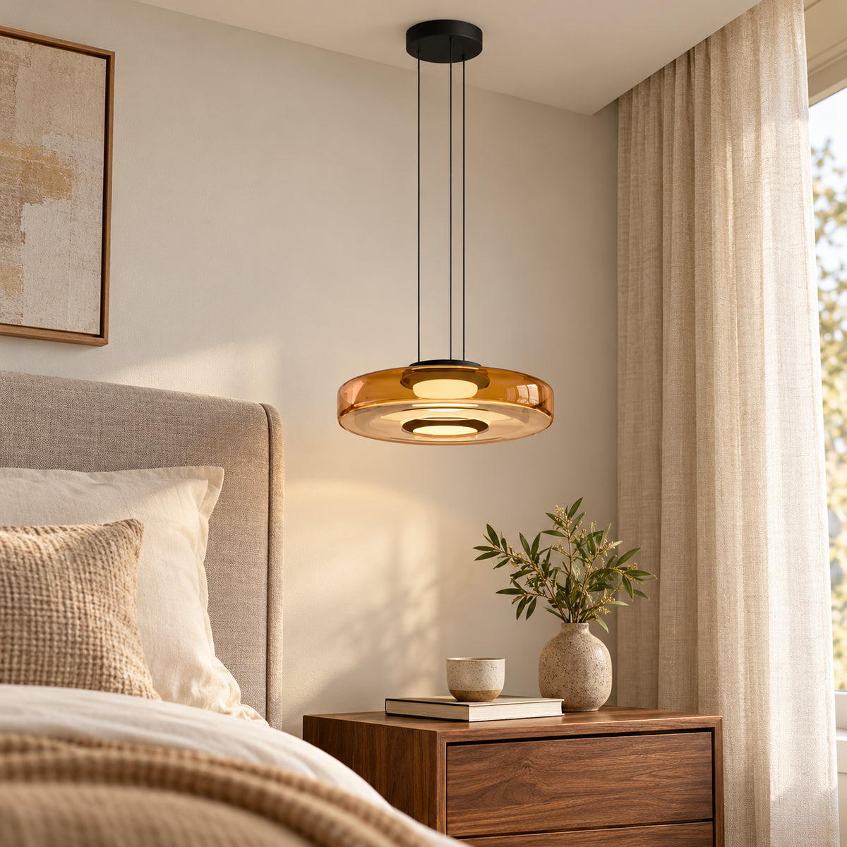 Suspension en verre Ambré 25 cm dans un intérieur réaliste